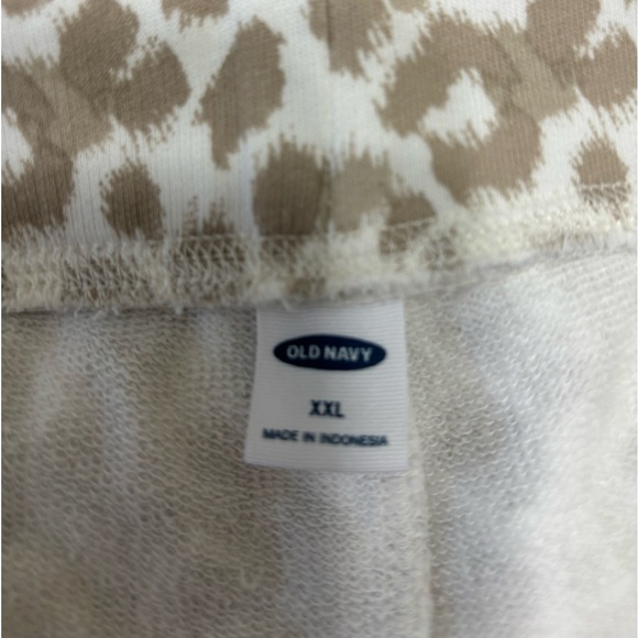 Old Navy Cheetah Print Shorts - Picture 2 of 3